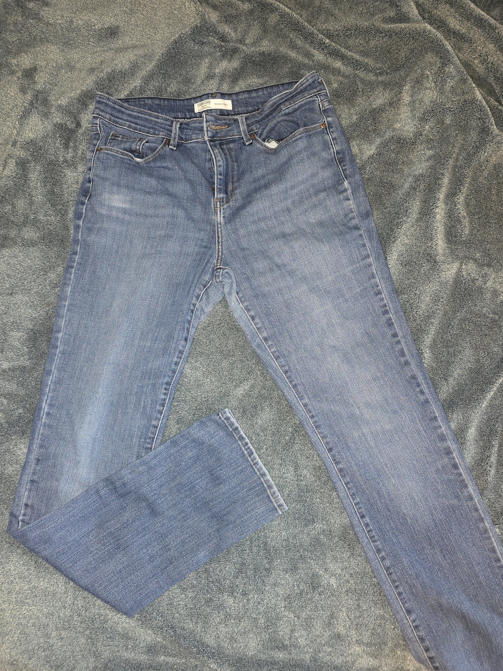 Signature by Levi Strauss Women's  Blue Straight Leg Jeans 8 Long